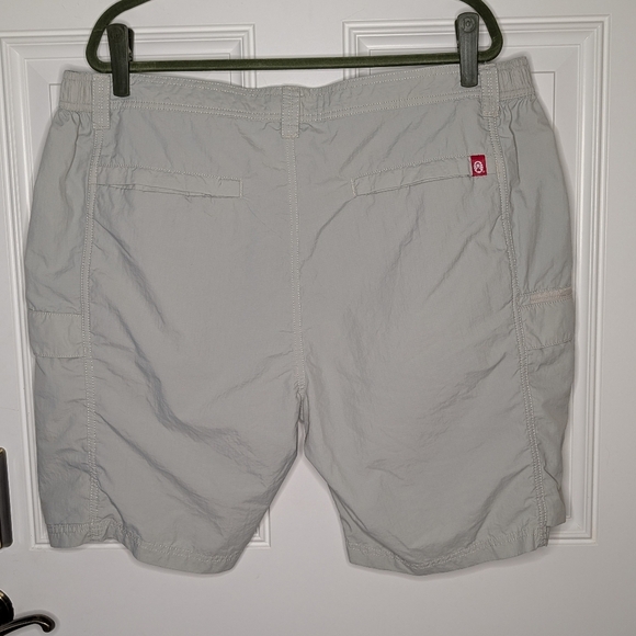 Coleman Men's Shorts XXL 44-46 Utility Cargo Beige Khaki 100% Nylon Hiking EUC - Picture 2 of 7
